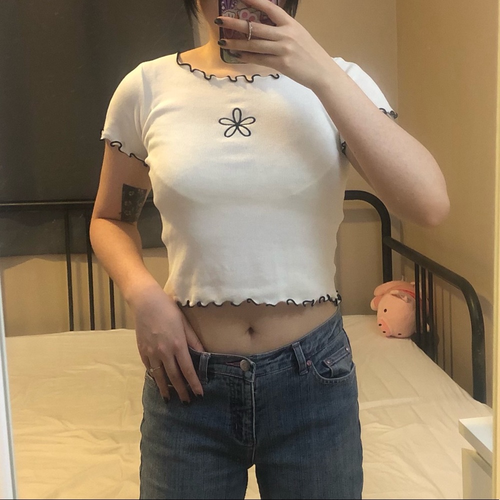 Floral white croptop with lettuce edge